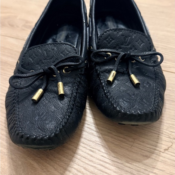 Louis Vuitton Dark Leather Accent - Picture 2 of 11